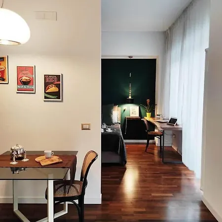 Centralissimo E Confortevole, Fronte Petruzzelli B * バーリ