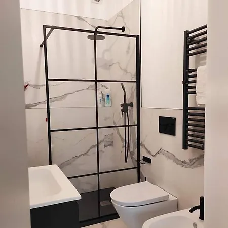 Centralissimo E Confortevole, Fronte Petruzzelli B バーリ